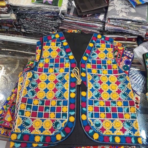 Vests - Picture 6 of 8